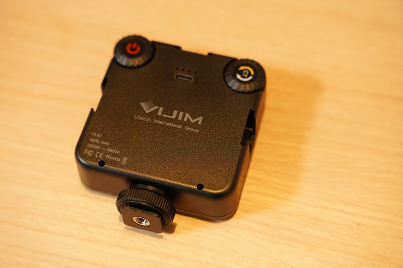 VIJIM VL81 LEDライトの背面を写した写真